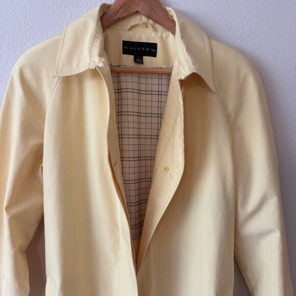 Gallery Like New Yellow Trench Rain Coat Size Large - Picture 7 of 12